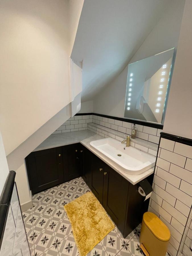 Lees Lookout Holt ,2 Bedroom Luxury Apartment With Private Parking エクステリア 写真