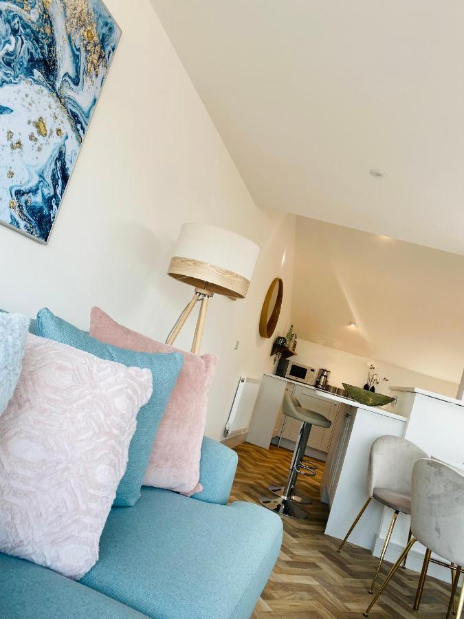 Lees Lookout Holt ,2 Bedroom Luxury Apartment With Private Parking エクステリア 写真