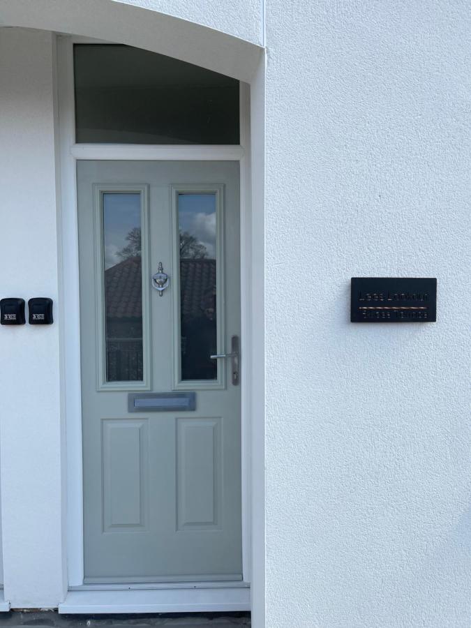 Lees Lookout Holt ,2 Bedroom Luxury Apartment With Private Parking エクステリア 写真