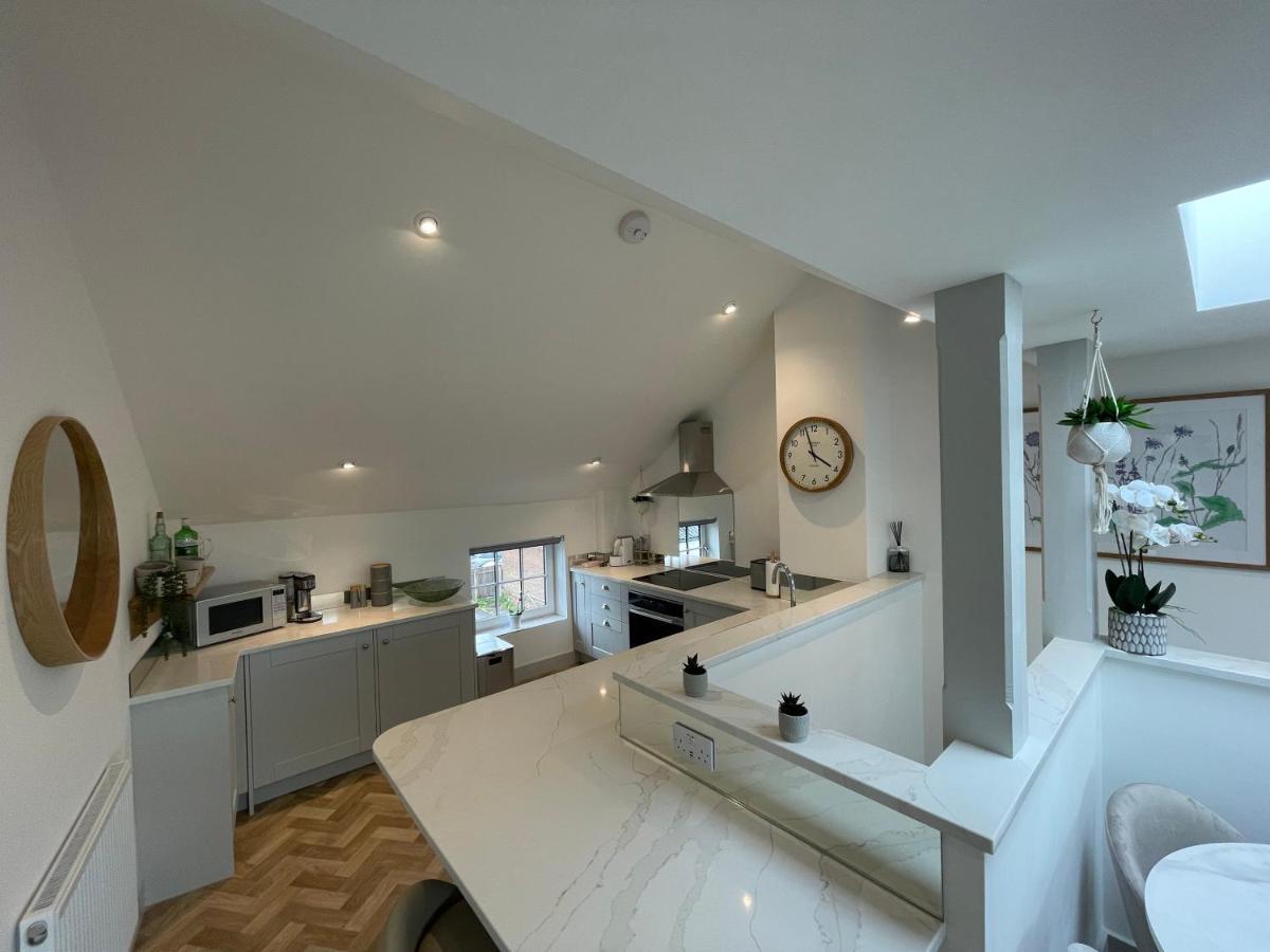 Lees Lookout Holt ,2 Bedroom Luxury Apartment With Private Parking エクステリア 写真