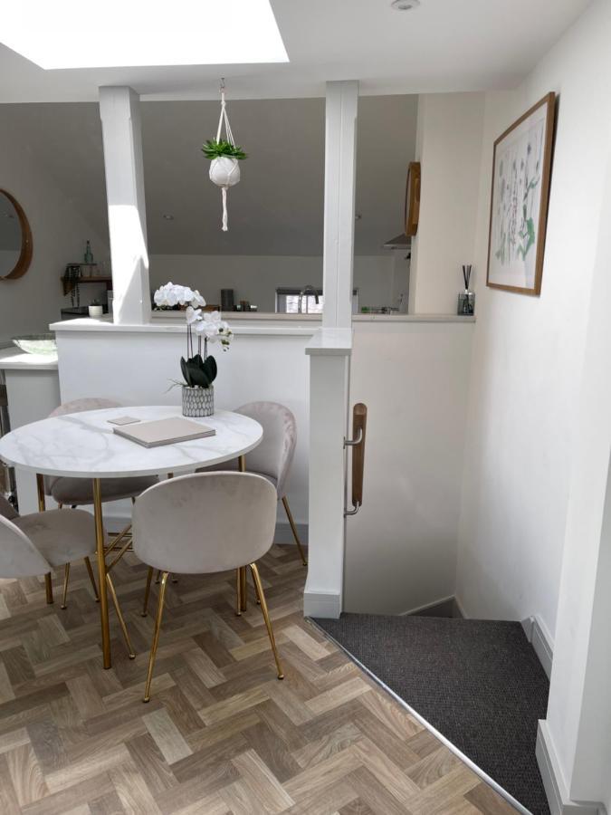 Lees Lookout Holt ,2 Bedroom Luxury Apartment With Private Parking エクステリア 写真